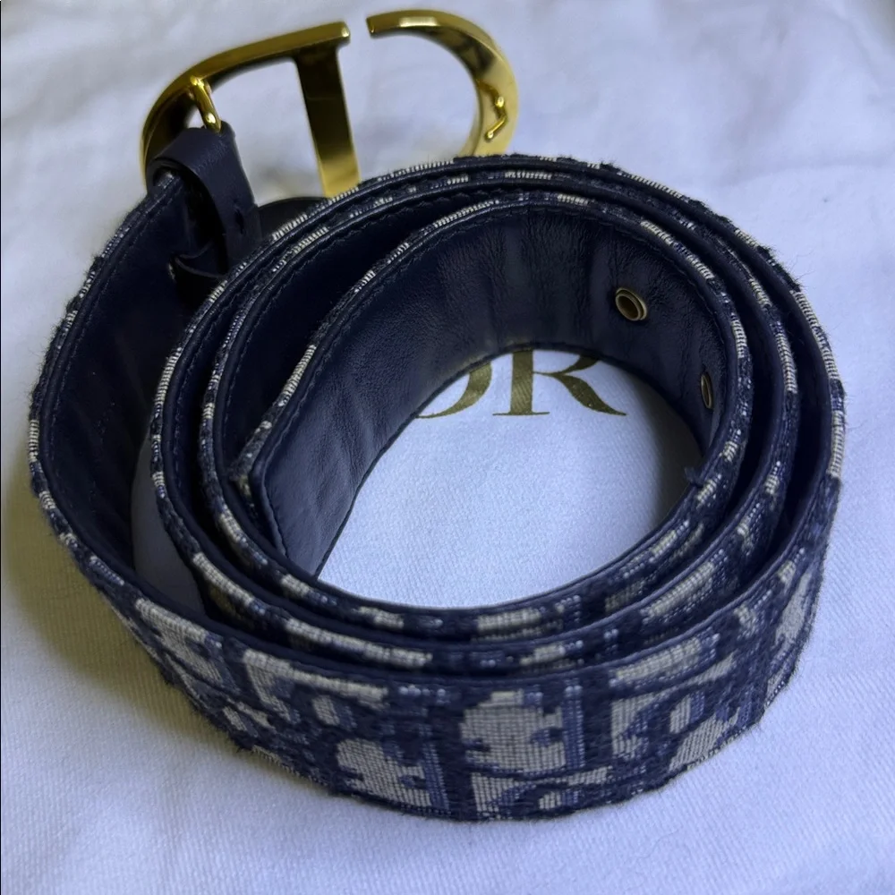 CHRISTIAN DIOR
Oblique 30 Montaigne 35mm Belt - Picture 7 of 8